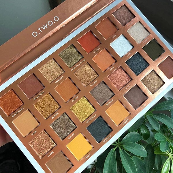 O.TWO.O 28 Colors Eyeshadow Palette